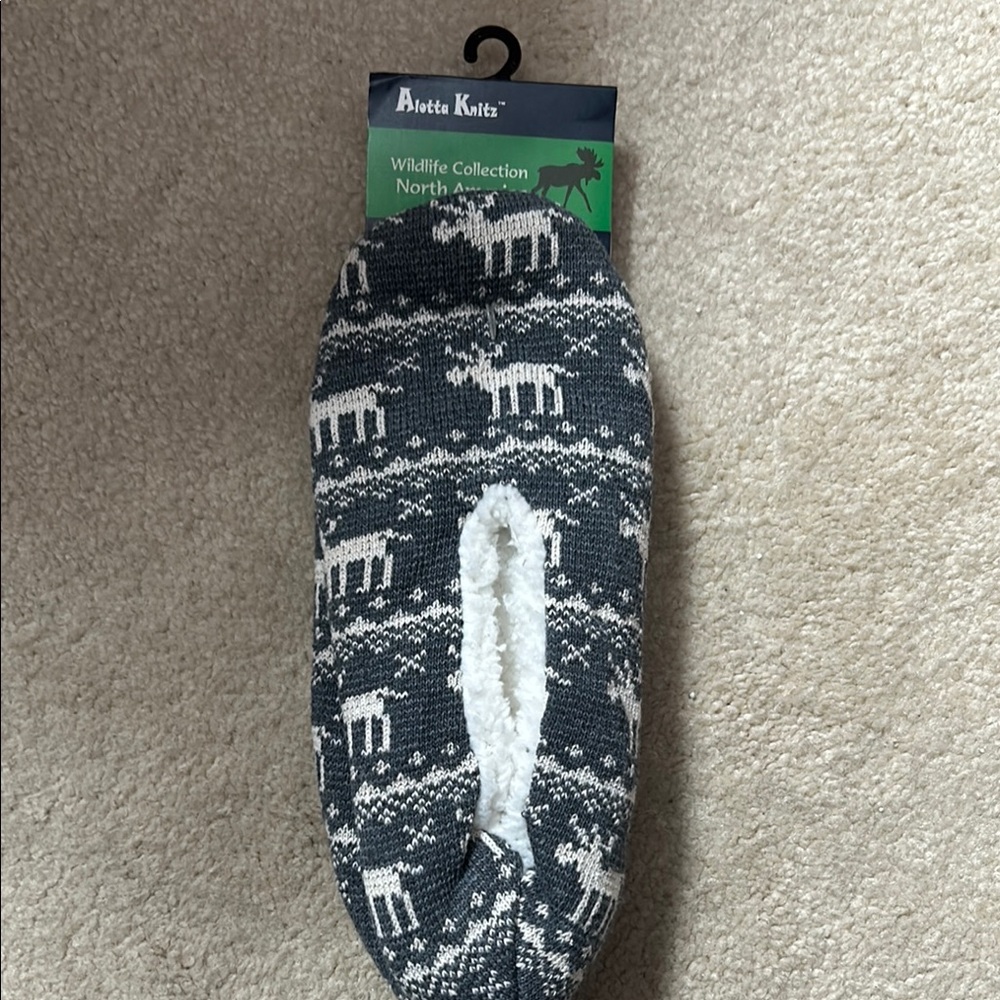 Knit Wildlife Collection Slippers - Gray and White